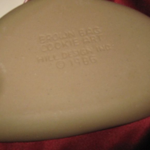 VINTAGE 1986 BROWN BAG COOKIE ART RUNNING RABBIT DESIGN CERAMIC COOKIE MOLD - Picture 6 of 7